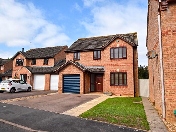 4 Bedroom Detached House For Sale In Docklewell Close, Towcester, NN12