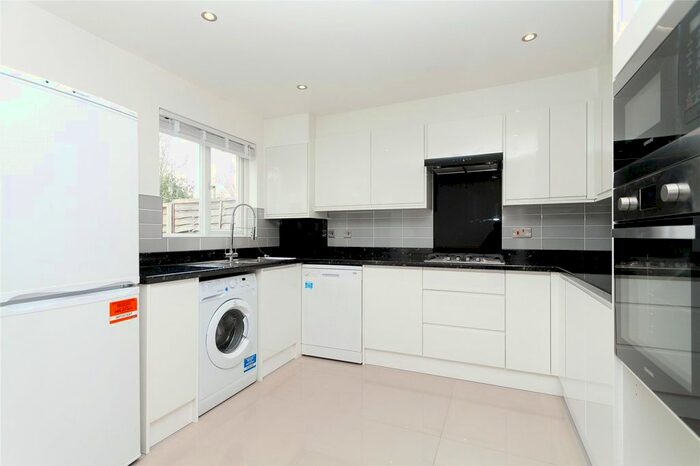 4 Bedroom Terraced House To Rent In Keats Close, Tower Bridge, SE1