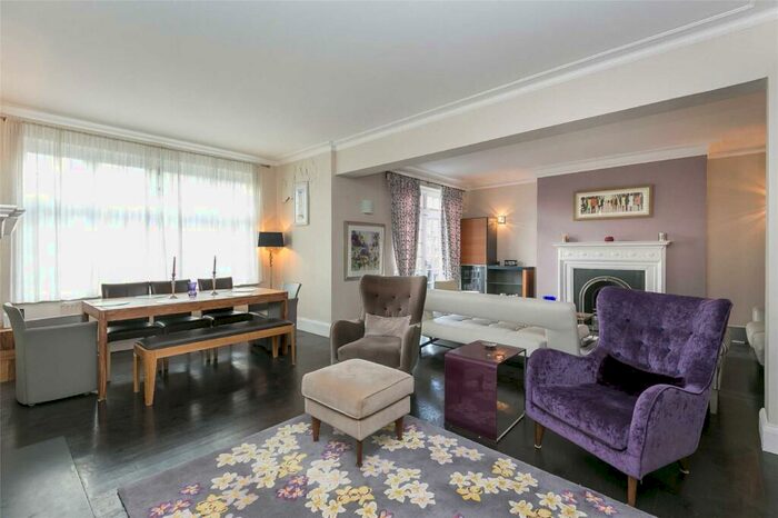 3 Bedroom Apartment To Rent In Clifton Court, Northwick Terrace, St John's Wood, London, NW8