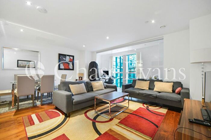 3 Bedroom Flat To Rent In Duckman Tower, Lincoln Plaza, Canary Wharf, London, E14