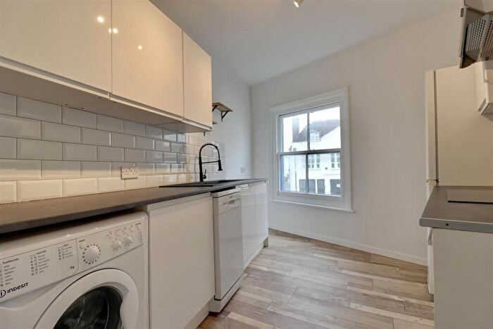 2 Bedroom Flat To Rent In Clarendon Road, Southsea, PO4