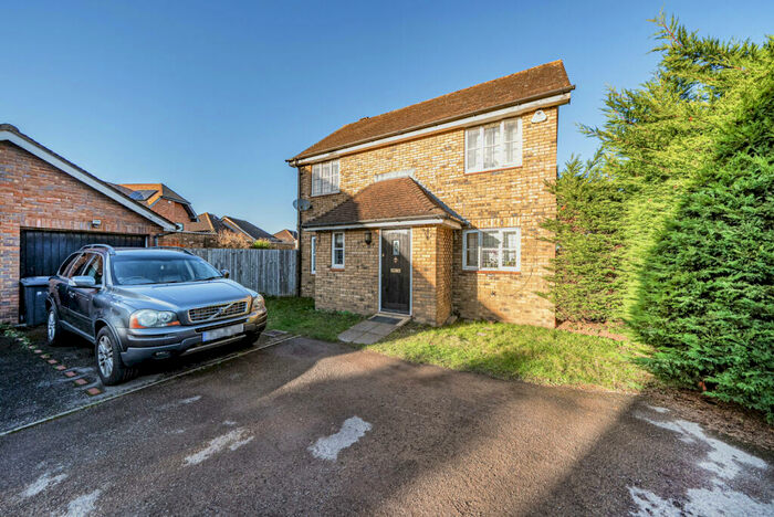3 Bedroom Detached House To Rent In Teviot Close, Guildford, Surrey, GU2
