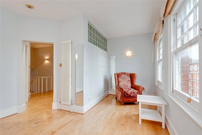 1 Bedroom Apartment To Rent In Downshire Hill, Hampstead, London, NW3