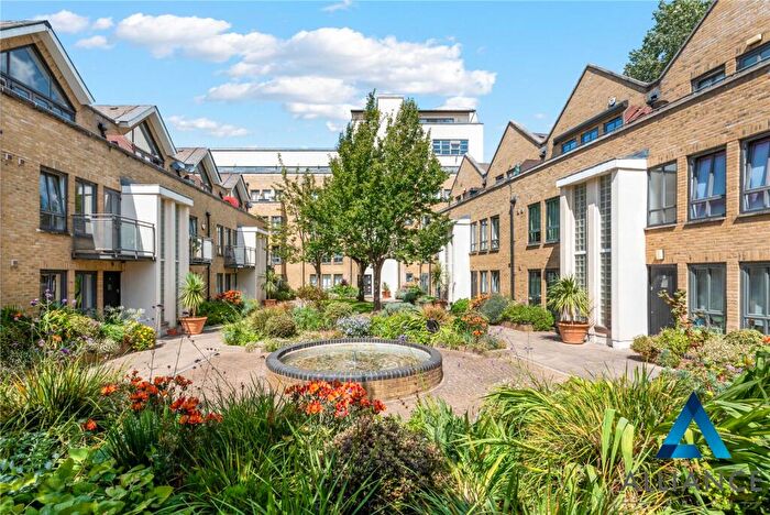 1 Bedroom Apartment For Sale In Queens Court, Brightlingsea Place, Northey Street, London, E14