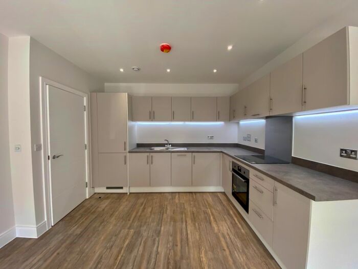 1 Bedroom Flat To Rent In Emerald Avenue, Fleet, Hampshire, GU51