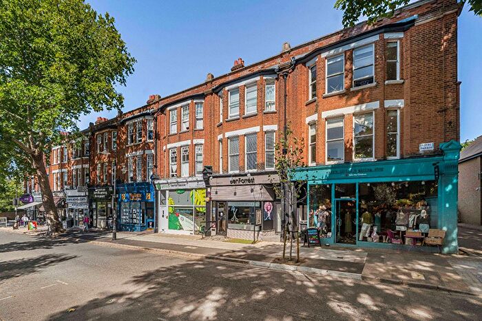 2 Bedroom Flat For Sale In Royal Parade, Kew, TW9