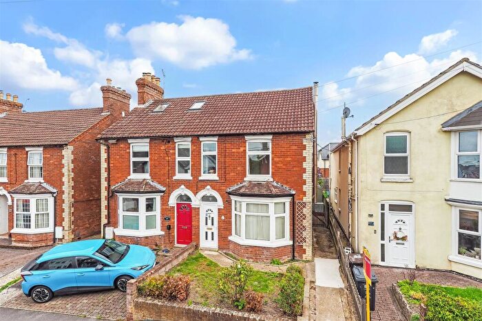 4 Bedroom Semi-Detached House For Sale In Old Winton Road, Andover, SP10