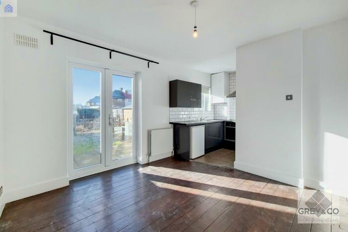 1 Bedroom Ground Maisonette To Rent In Brent Way, Wembley, HA9