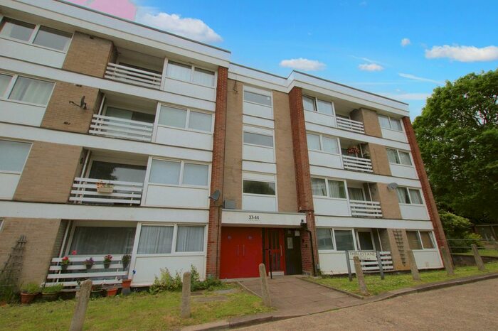 2 Bedroom Flat To Rent In Thirlestane, St Albans, AL1