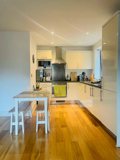 1 Bedroom Apartment To Rent In Grove Court, Peckham Grove, London, SE15