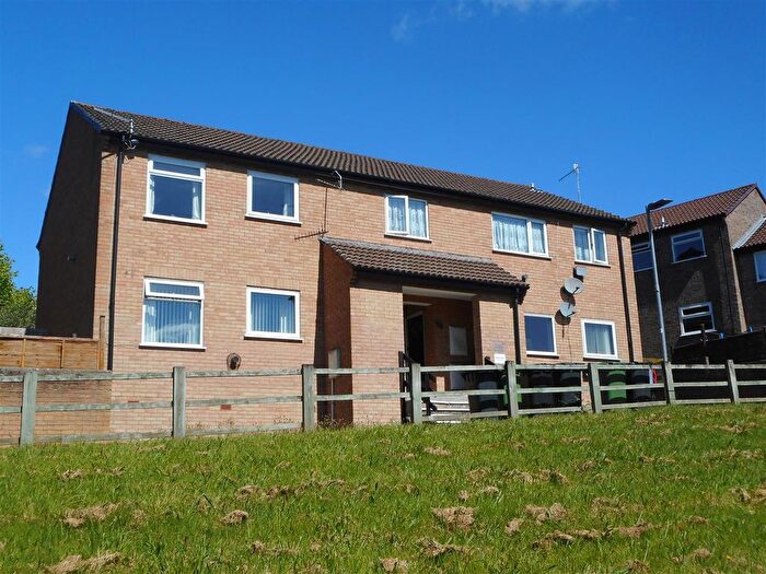 2 Bedroom Flat To Rent In Barton Road, Barnstaple, EX32
