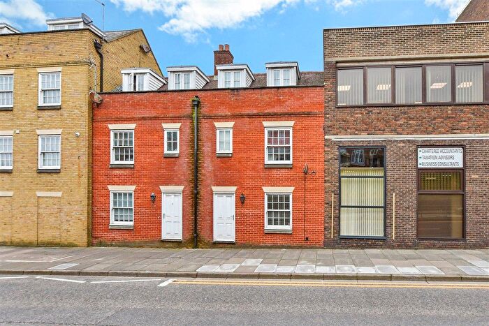 3 Bedroom Town House For Sale In Queens Courtyard, Dover, Kent, CT17