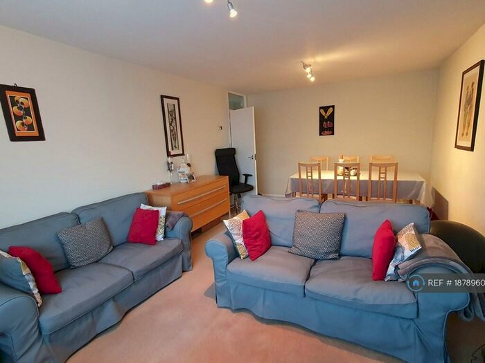 3 Bedroom Flat To Rent In Cordwallis Road, Maidenhead, SL6