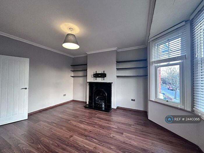 2 Bedroom Maisonette To Rent In Harrow View, Harrow, HA1