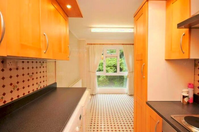 2 Bedroom Flat To Rent In Taymount Rise, London, SE23