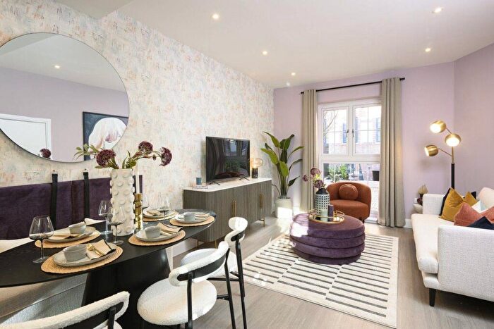 3 Bedroom House For Sale In Horlicks Quarter, Slough, SL1