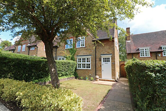 2 Bedroom Cottage To Rent In Westholm, London, NW11