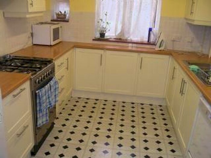 2 Bedroom Flat To Rent In Lake Road, Wimbledon, SW19