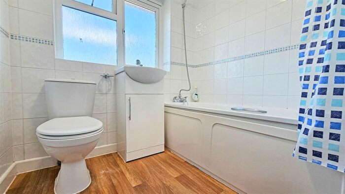 2 Bedroom End Of Terrace House To Rent In West End Lane, Harlington, UB3