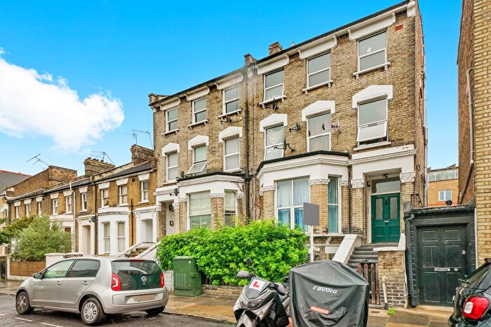 1 Bedroom Flat To Rent In Warbeck Road, London, W12