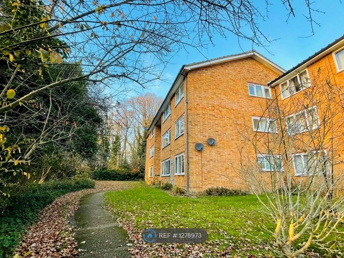 3 Bedroom Flat To Rent In Tudor Road, St Albans AL3