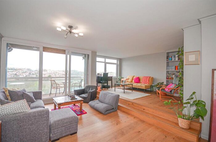 2 Bedroom Flat To Rent In Shepherds Hill, Highgate, London, N6