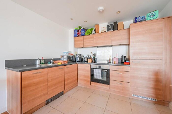 2 Bedroom Flat For Sale In Commercial Road, Limehouse, London, E14