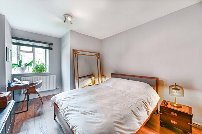 1 Bedroom Flat For Sale In Rusper Court, Clapham North, London, SW9
