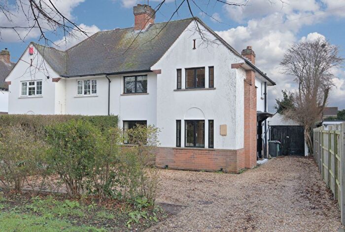 3 Bedroom Semi-Detached House For Sale In London Road, Biggleswade, SG18