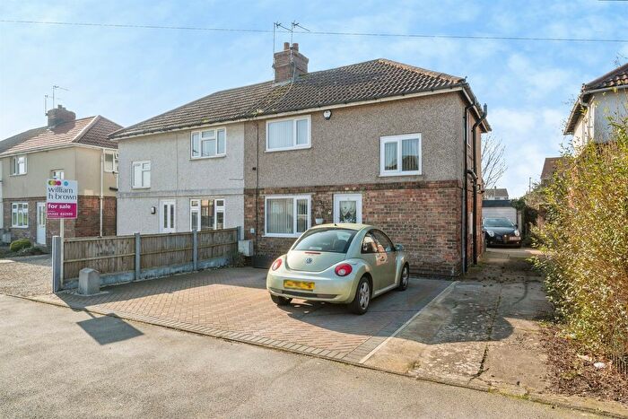 2 Bedroom Semi-detached House For Sale In Broadway, Dunscroft, Doncaster, DN7