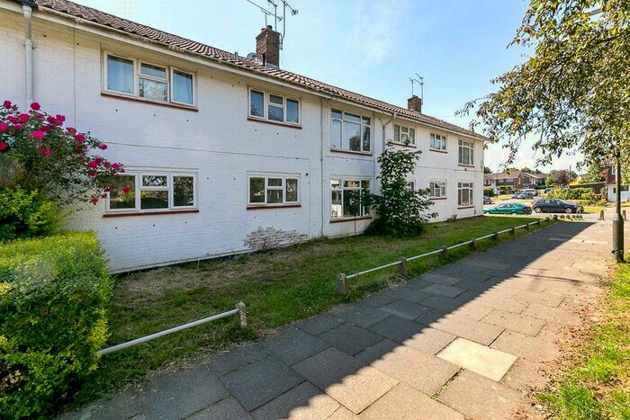 2 Bedroom Flat To Rent In Forester Road, Southgate, Crawley, West Sussex, RH10