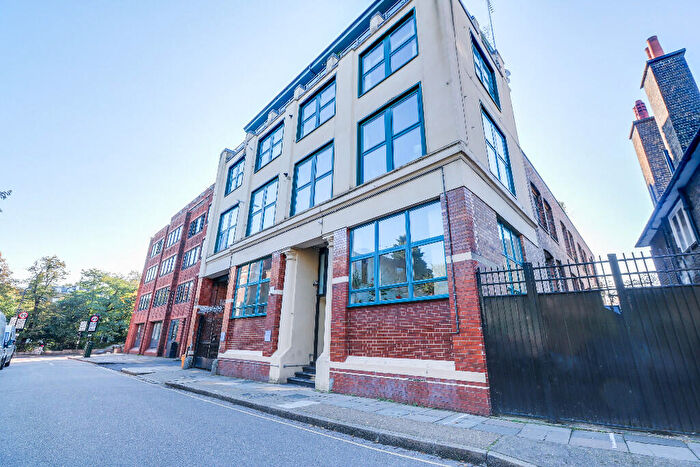 2 Bedroom Duplex For Sale In Laycock Street, London, N1