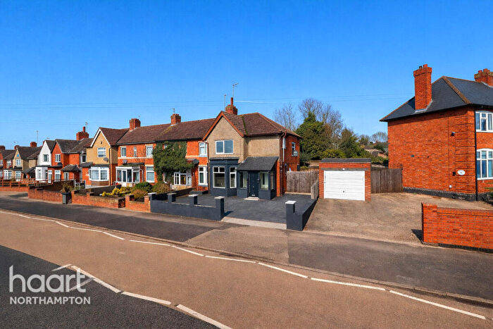 3 Bedroom End Of Terrace House For Sale In Kingsland Avenue, Northampton, NN2