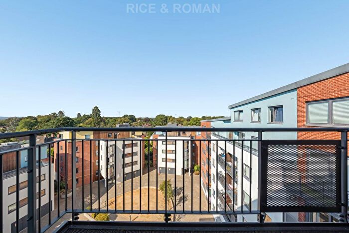 2 Bedroom Flat For Sale In Southwell Park Road, Camberley, GU15