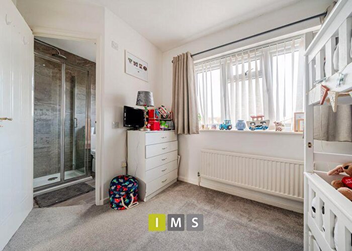5 Bedroom Detached House For Sale In Merlin Way, Bicester, OX26