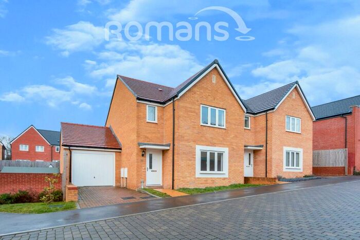 3 Bedroom Detached House To Rent In Lady Margaret Hall Way, RG24