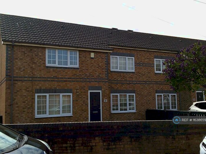 3 Bedroom Semi-Detached House To Rent In Corona Drive, Thorne, Doncaster, DN8