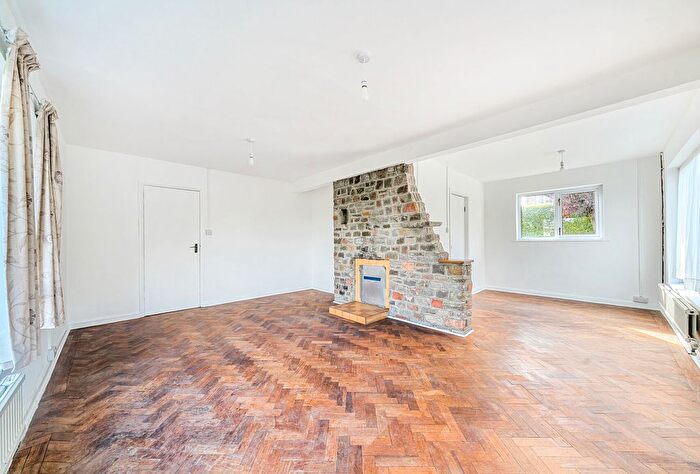 4 Bedroom Detached House For Sale In Church Road, Hanham, Bristol, Gloucestershire, BS15