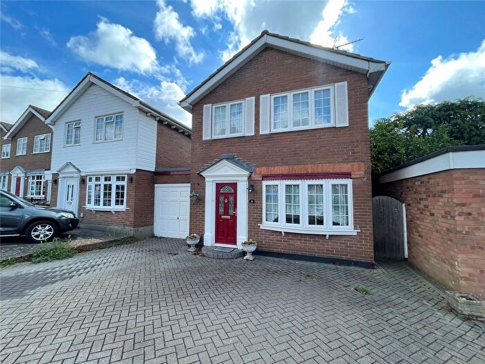 3 Bedroom Link Detached House For Sale In Albert Road, Rayleigh, Essex, SS6