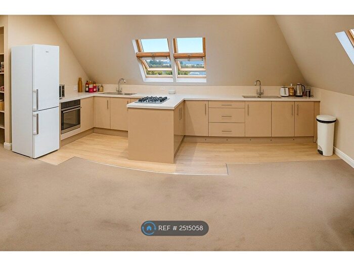 2 Bedroom Flat To Rent In Alba Court, London, NW11