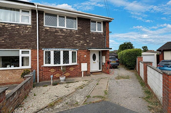 3 Bedroom Semi-Detached House For Sale In Meadow Court, Hibaldstow, DN20