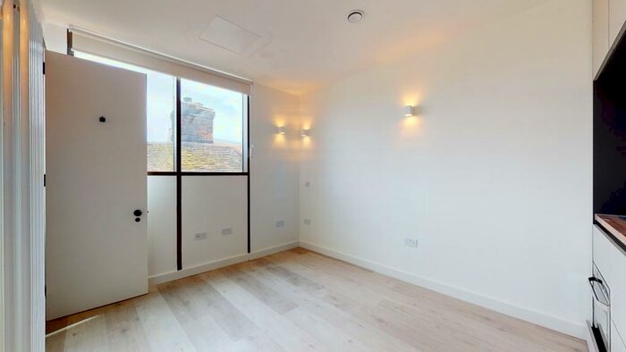 Studio To Rent In George Street, LU1