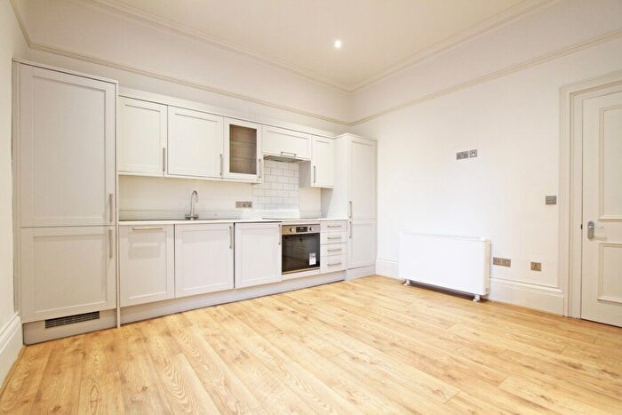 1 Bedroom Flat To Rent In White Lion Walk, Banbury, Oxon, OX16