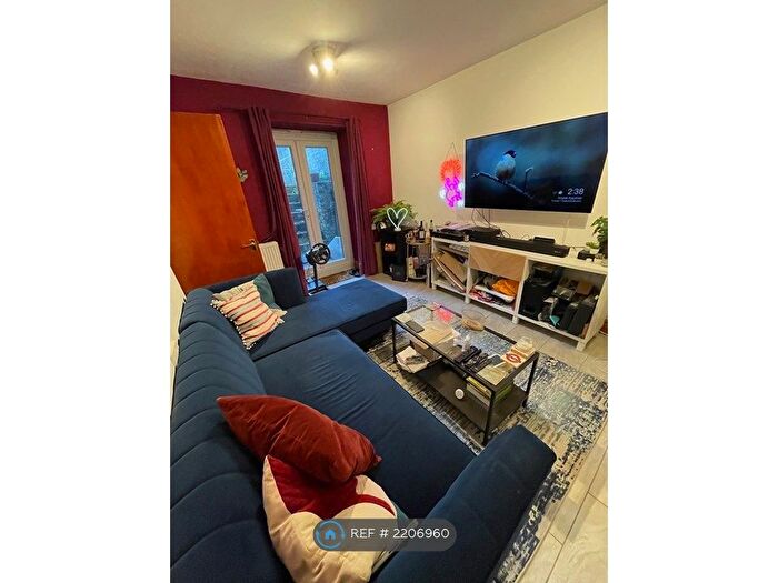 1 Bedroom Flat To Rent In Harrington Square, London, NW1