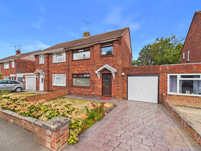 3 Bedroom Semi Detached House For Sale In Lavington Drive, Longlevens, Gloucester, GL2