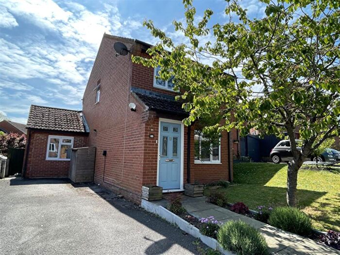 4 Bedroom Semi-Detached House For Sale In Ayrshire Close, Salisbury, SP2