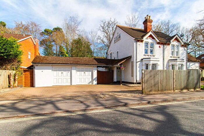 3 Bedroom Semi Detached House For Sale In Crookham Road, Fleet, GU51