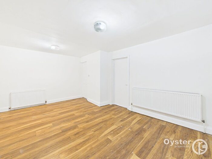 2 Bedroom Flat To Rent In Featherstone Road, Southall, UB2