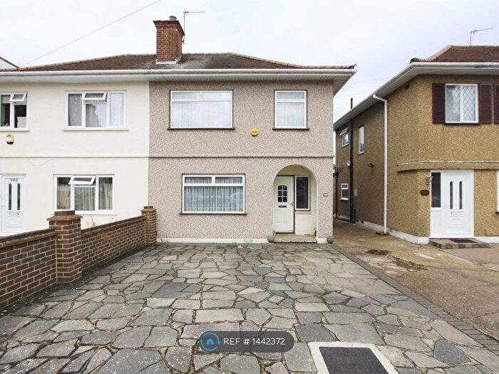 3 Bedroom Semi-Detached House To Rent In Balmoral Drive, Hayes, UB4