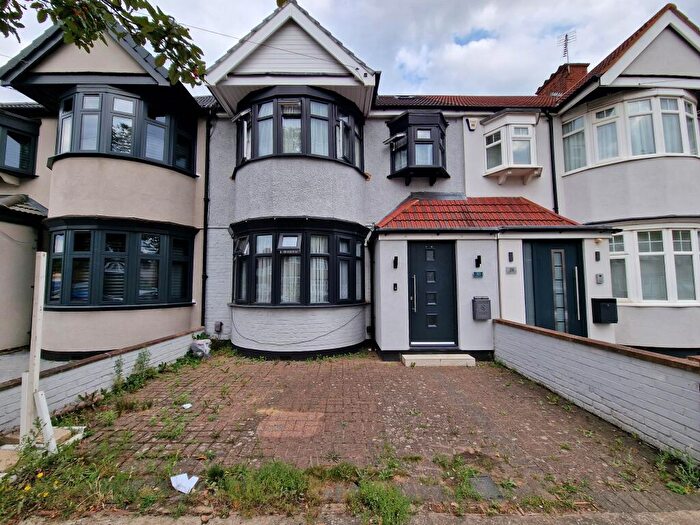 5 Bedroom Terraced House For Sale In Cornwall Road, Ruislip, HA4